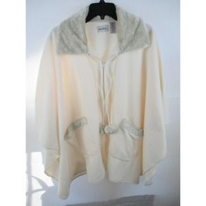 Vntg Le Moda Cape Cream Faux Fur Poncho